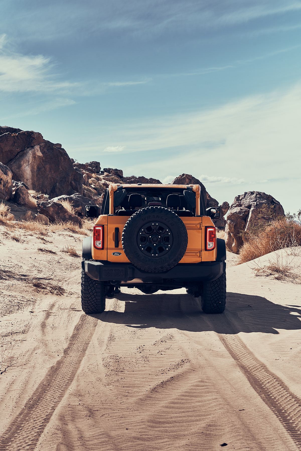 advertisement，Photography，automobile，Off-road vehicle，BRONCO，Ford，