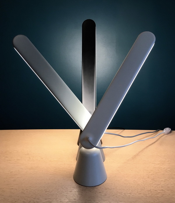 product design，Adjustable，Simplicity，lighting，Power saving，