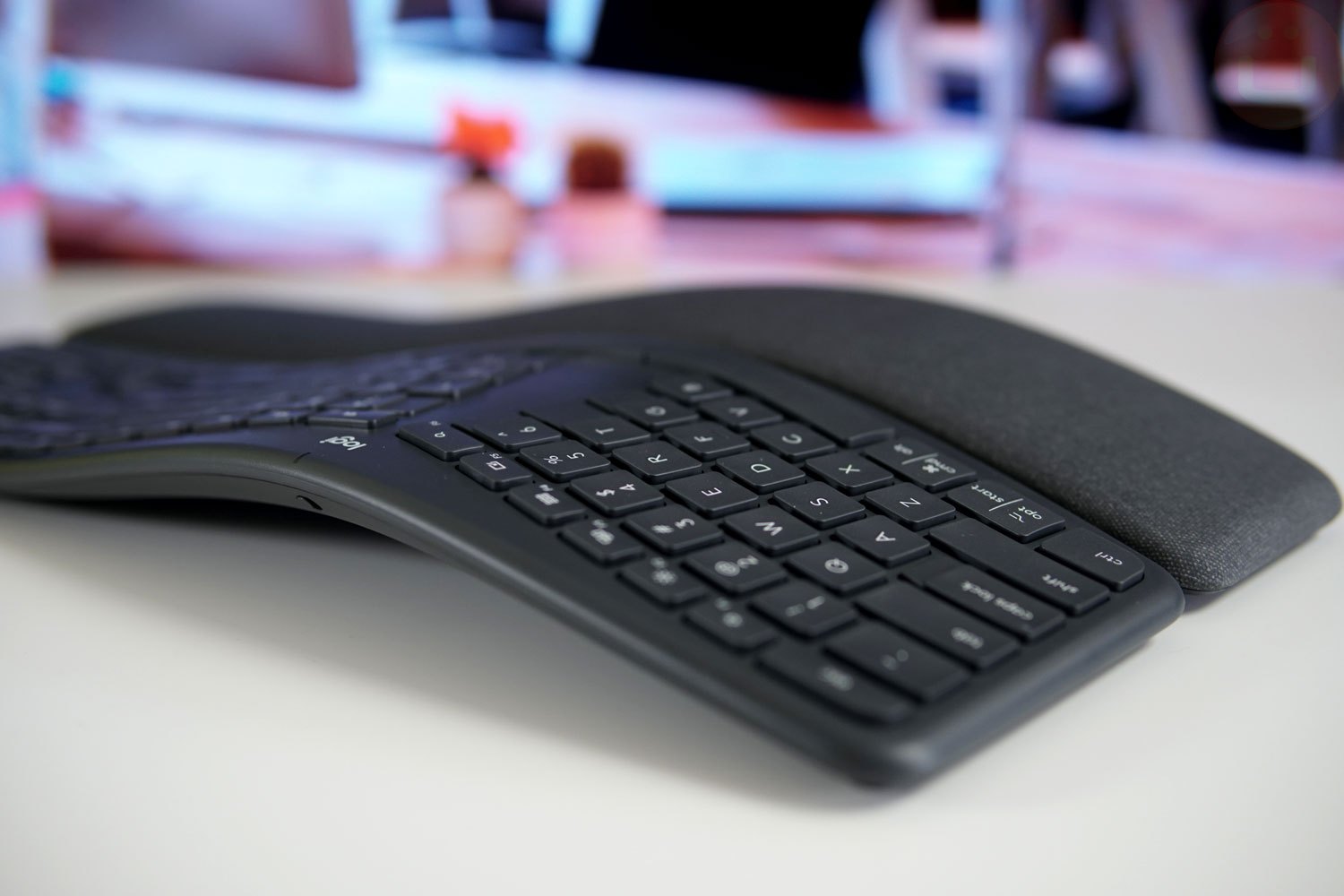 2020 red dot product design award，Logitech，Logitech Ergo K860，keyboard，Ergonomics，bend，Soft fabric，
