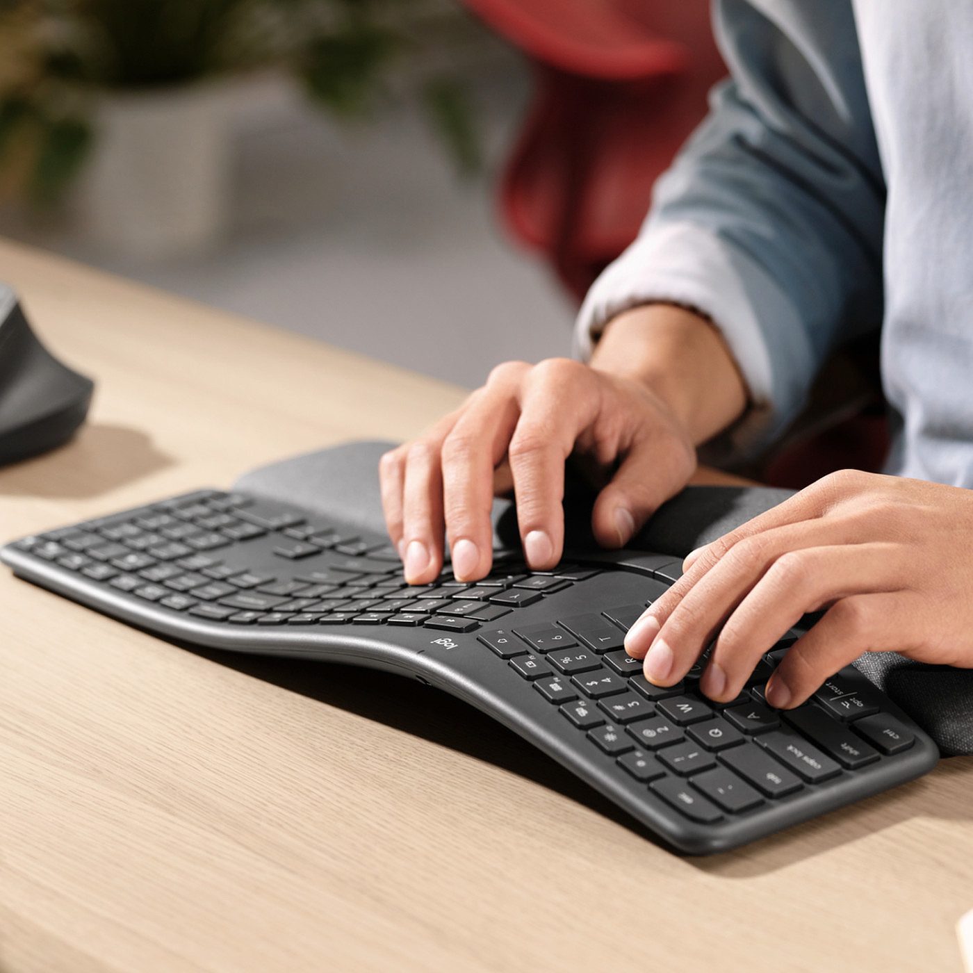 2020 red dot product design award，Logitech，Logitech Ergo K860，keyboard，Ergonomics，bend，Soft fabric，