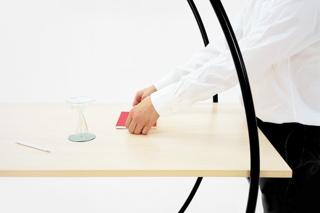 Table，coat hanger，black，wood，