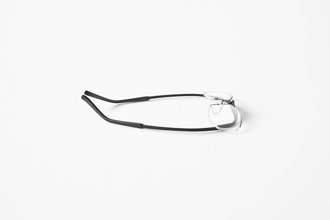 glasses，Material application，Sato Da，By bending thin titanium plates without hinges, excellent，