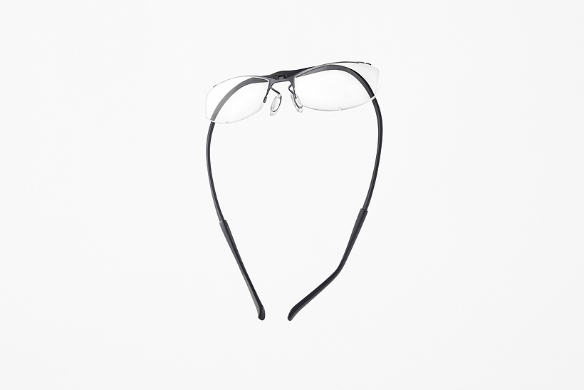 glasses，Material application，Sato Da，By bending thin titanium plates without hinges, excellent，