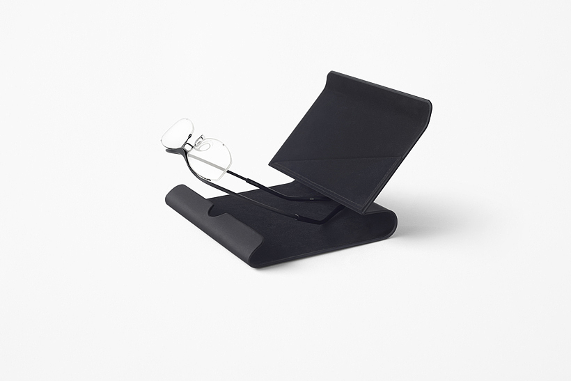 glasses，Material application，Sato Da，By bending thin titanium plates without hinges, excellent，