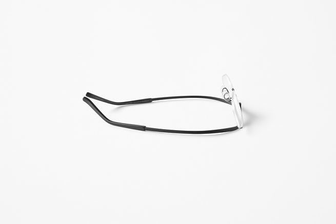 glasses，Material application，Sato Da，By bending thin titanium plates without hinges, excellent，