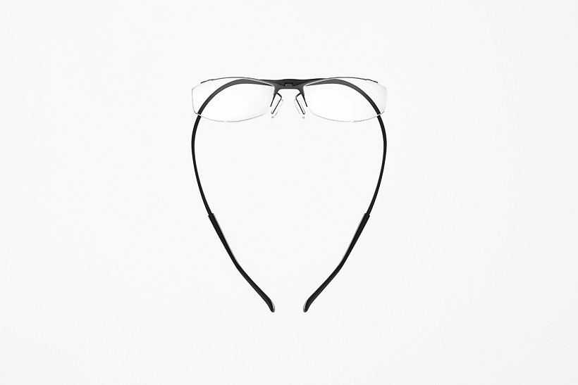 眼镜，材料运用，佐藤大，通过弯曲薄的钛板而不使用铰链，提供了极好，