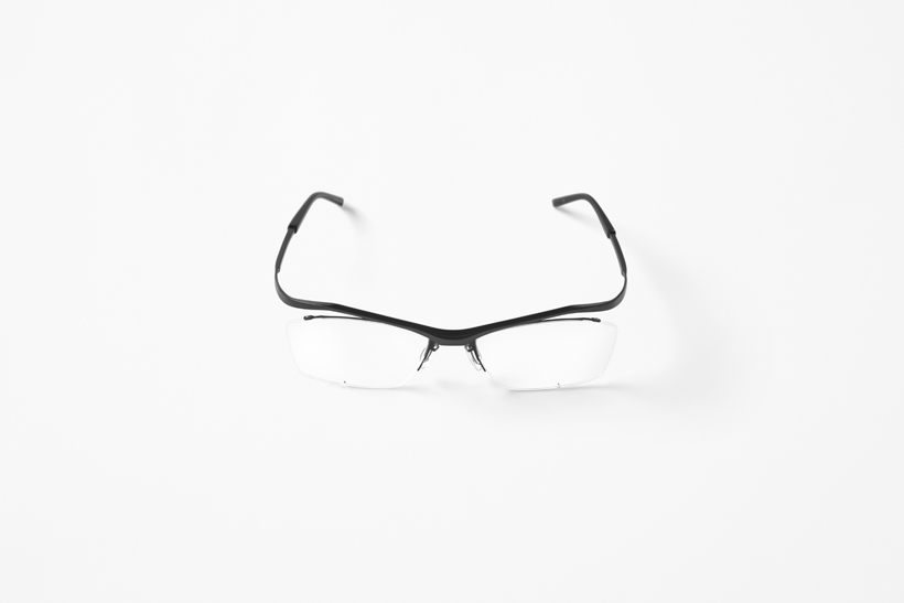 glasses，Material application，Sato Da，By bending thin titanium plates without hinges, excellent，