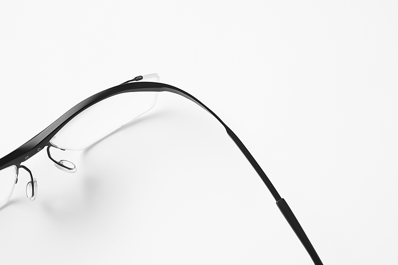 glasses，Material application，Sato Da，By bending thin titanium plates without hinges, excellent，