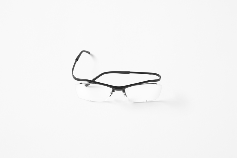 glasses，Material application，Sato Da，By bending thin titanium plates without hinges, excellent，