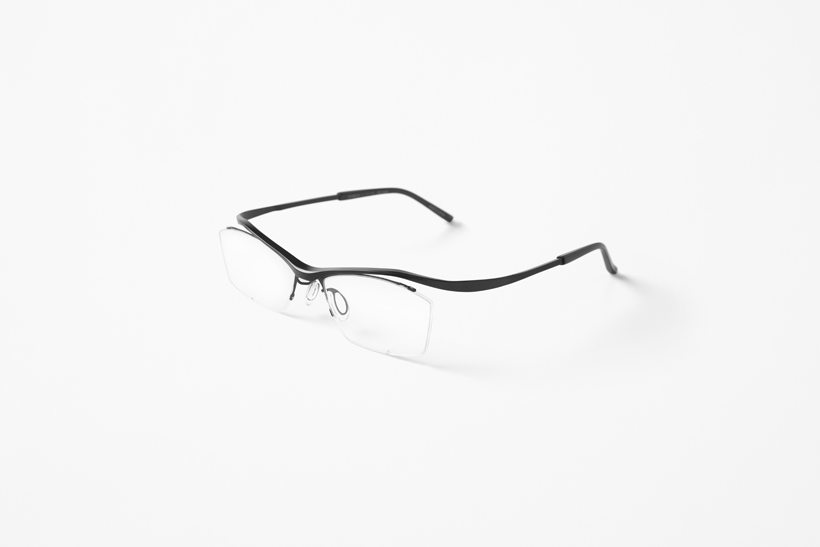 glasses，Material application，Sato Da，By bending thin titanium plates without hinges, excellent，