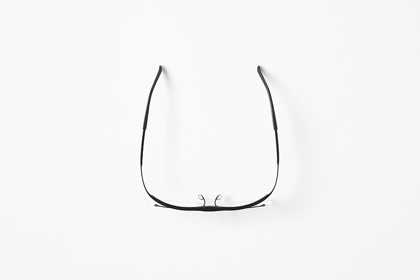 glasses，Material application，Sato Da，By bending thin titanium plates without hinges, excellent，