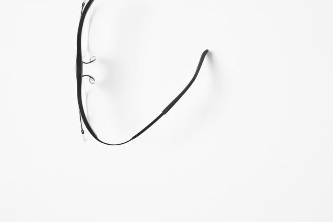 glasses，Material application，Sato Da，By bending thin titanium plates without hinges, excellent，