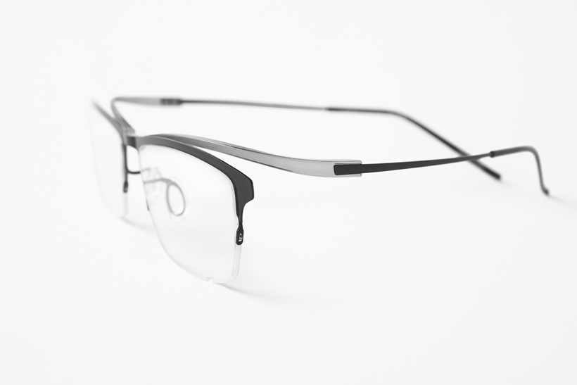 glasses，Material application，Sato Da，By bending thin titanium plates without hinges, excellent，