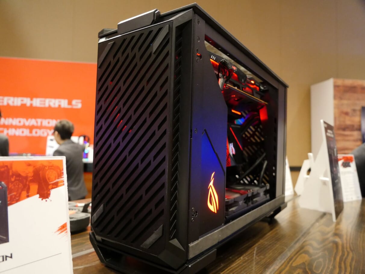 2020 red dot product design award，ROG Z11，Chassis，Of aluminium and hardened glass，