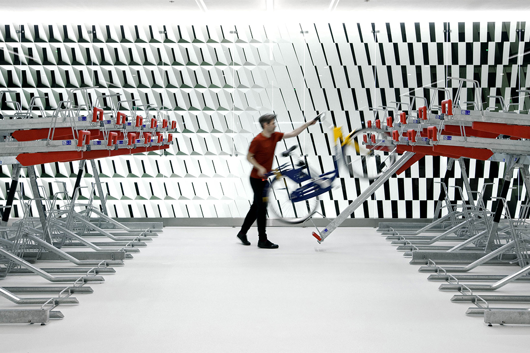 Bicycle，garage，modern，traffic，