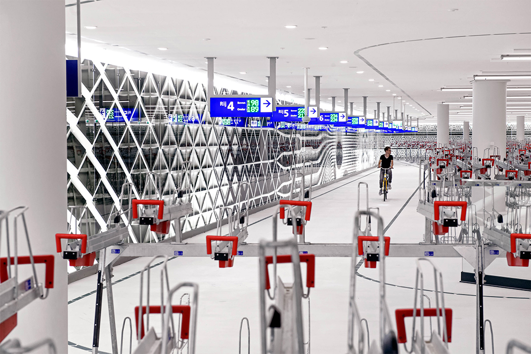 Bicycle，garage，modern，traffic，