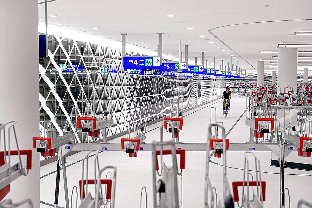 Bicycle，garage，modern，traffic，
