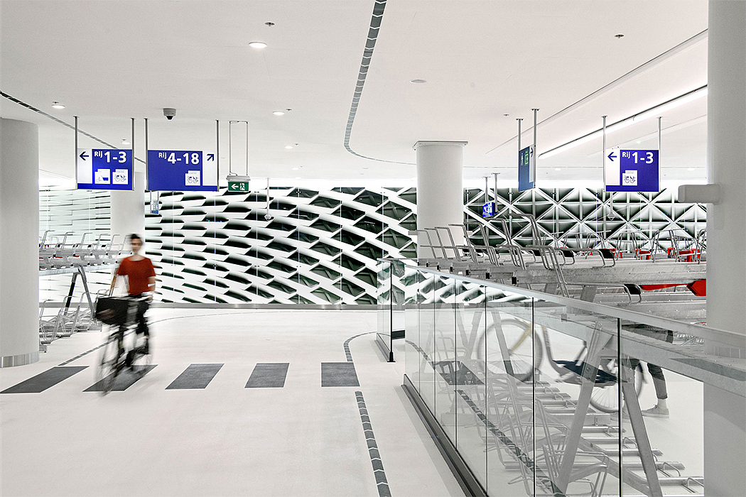 Bicycle，garage，modern，traffic，