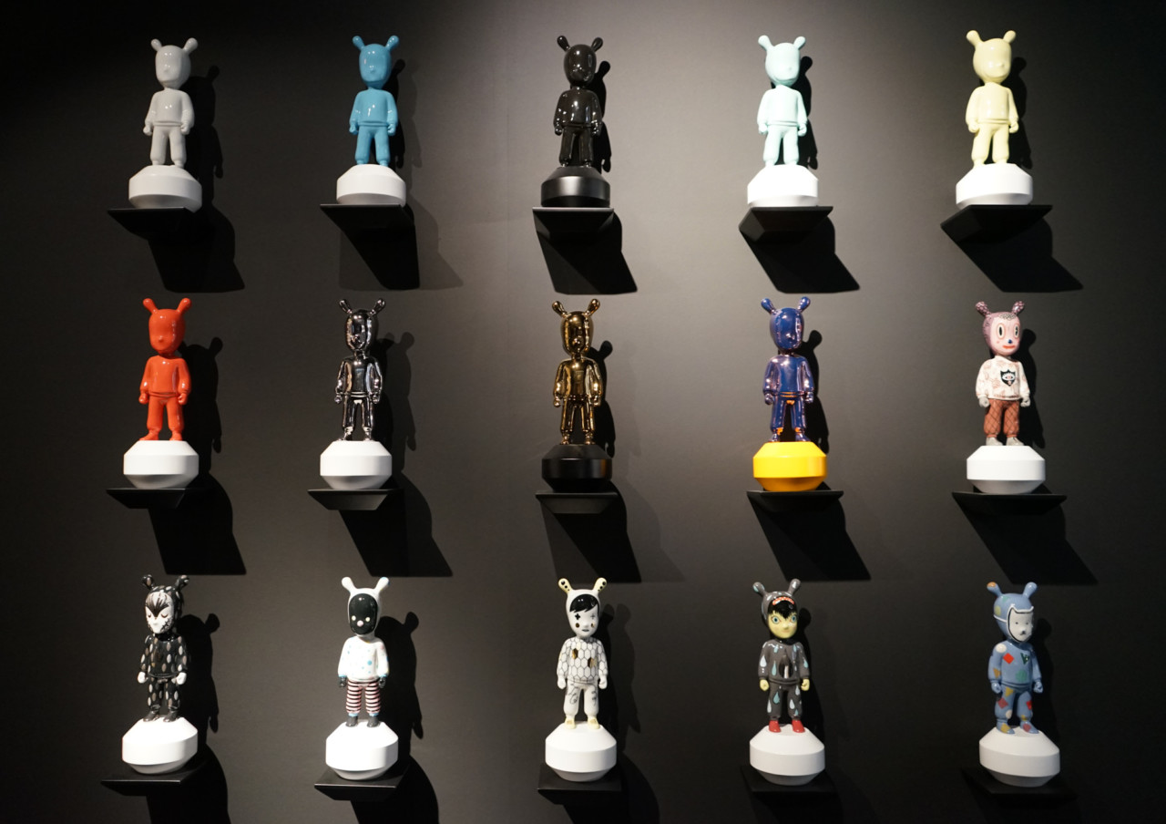 exposition，hourglass，sofa，wallpaper，decorate，