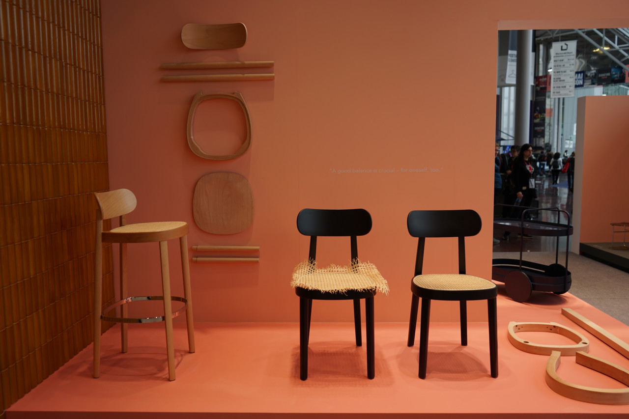 exposition，hourglass，sofa，wallpaper，decorate，