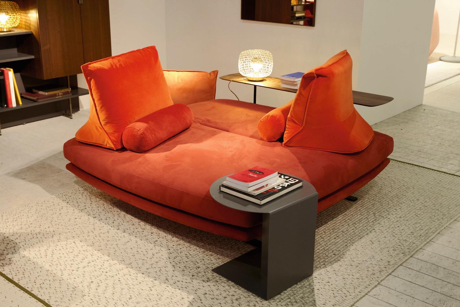 exposition，hourglass，sofa，wallpaper，decorate，