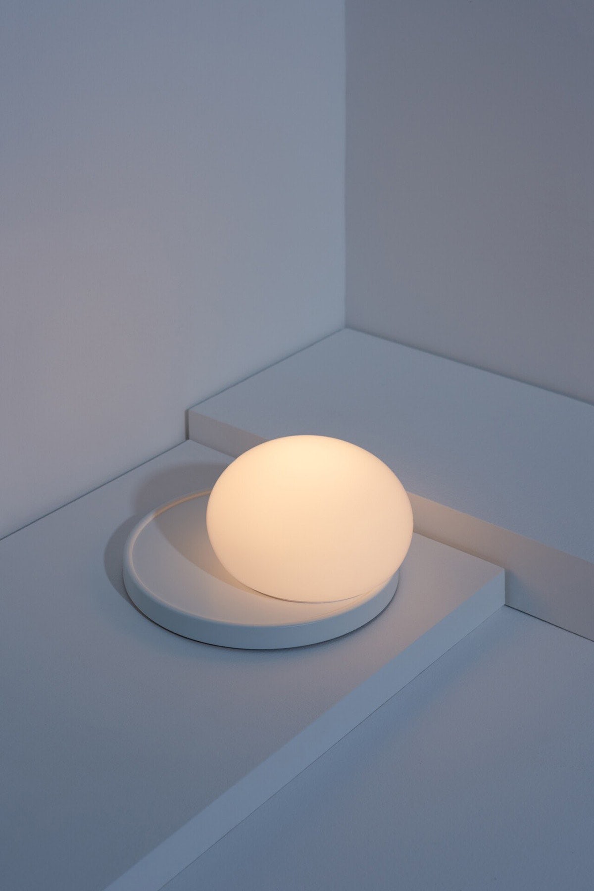 Small ball，Desk lamp，tactile sensation，