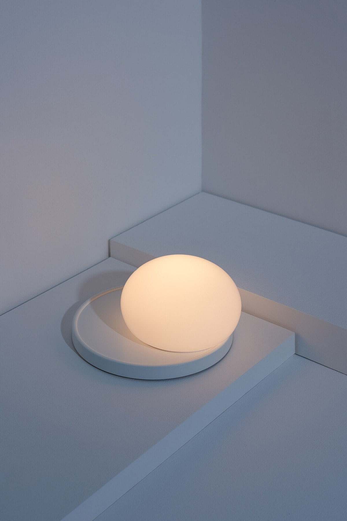 Small ball，Desk lamp，tactile sensation，