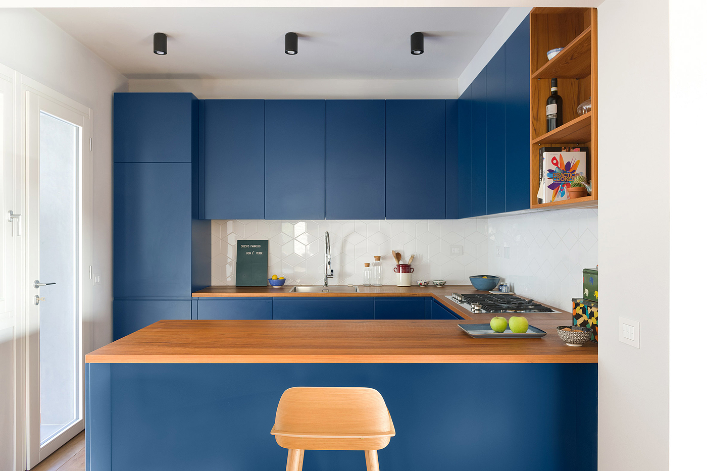 Interior design，Climbing wall，Sports type，stairs，