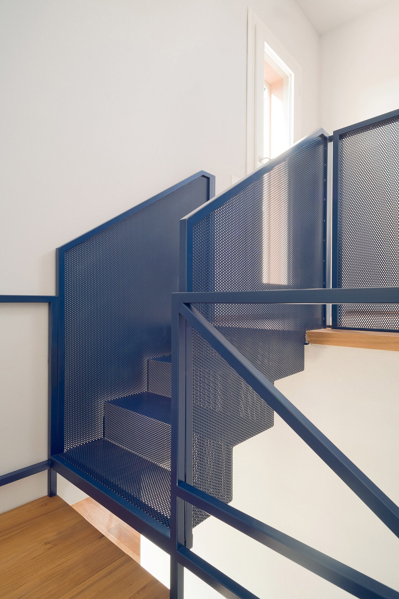 Interior design，Climbing wall，Sports type，stairs，