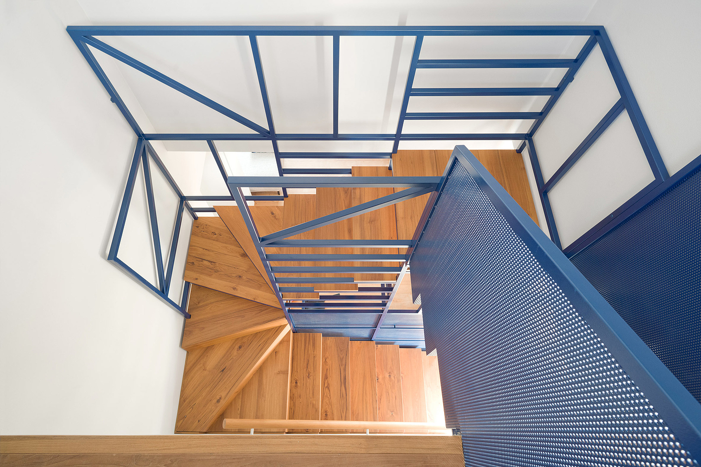 Interior design，Climbing wall，Sports type，stairs，