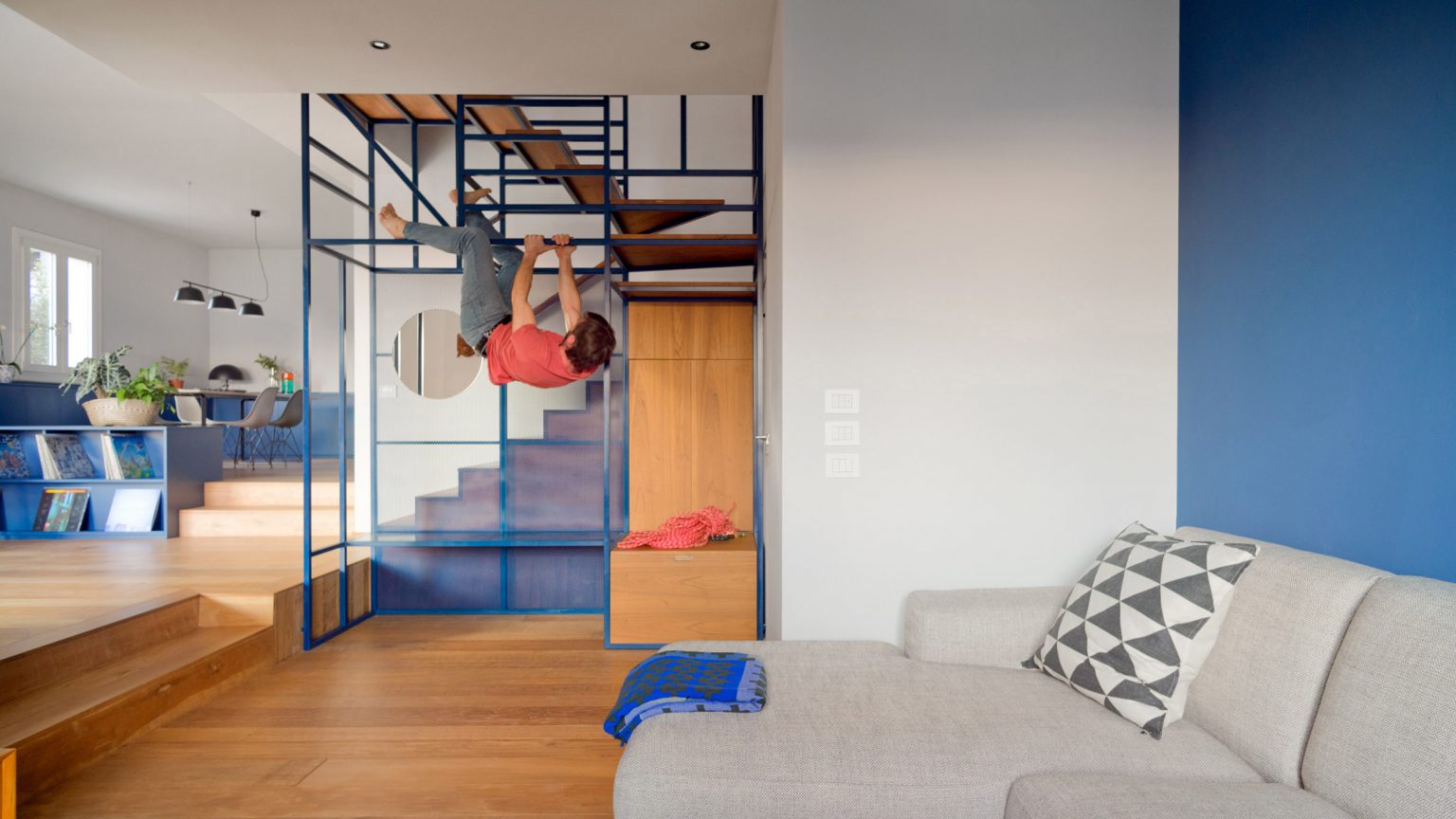 Interior design，Climbing wall，Sports type，stairs，