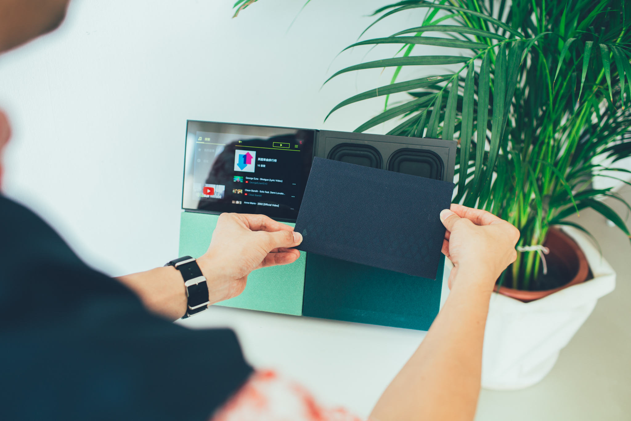 2020 red dot product design award，UYAS Play，speaker，wifi，Touch screen，