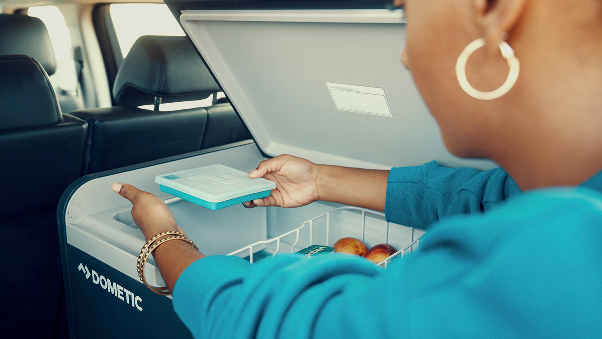 compressor，cooler，2020 red dot product design award，Mobile cooler，Outdoor use，Insulating cover，Domed cfx3 power supply refrigerator，