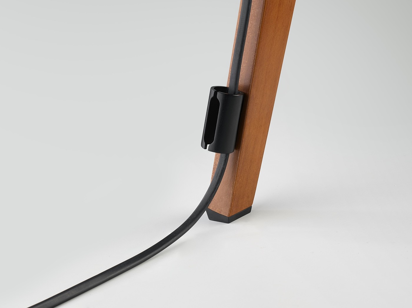 2020 red dot product design award，falcon，TV stand，Aluminum and wood，