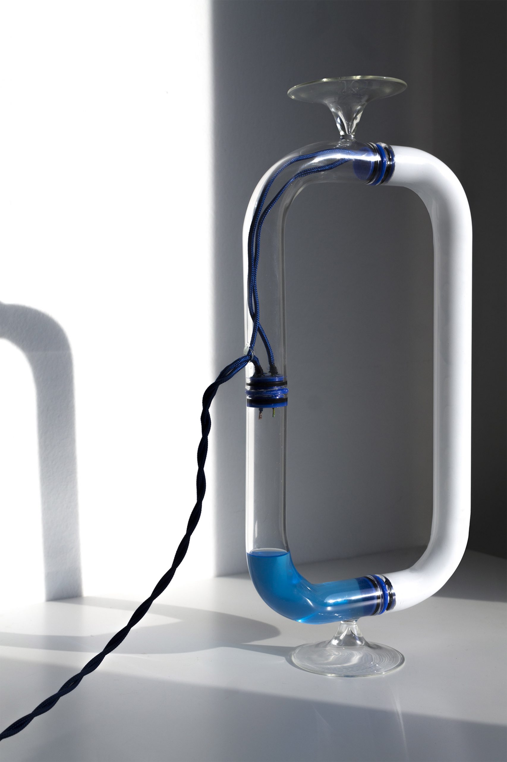 Desk lamp，Tubular，Liquid switch，electric conduction，