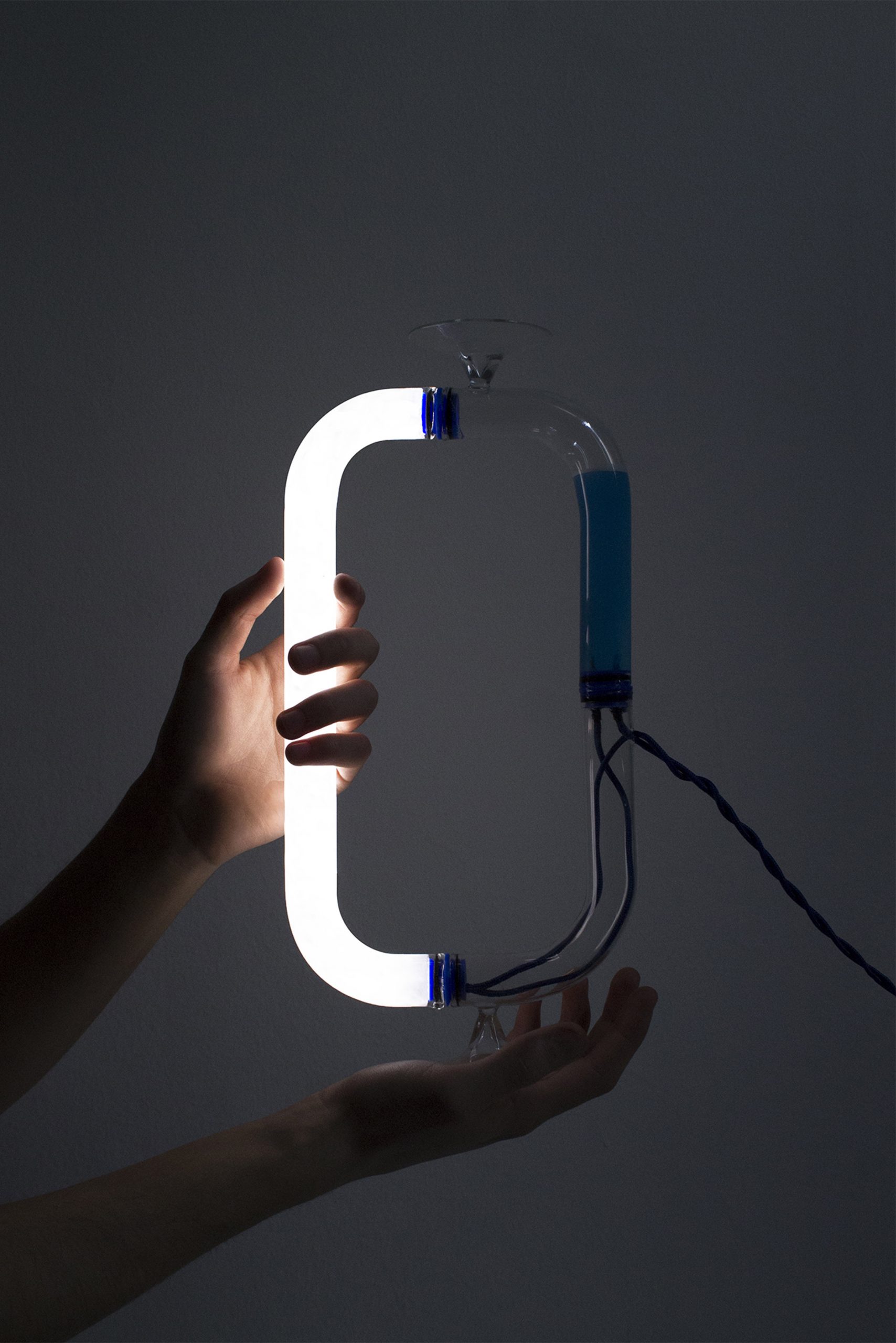 Desk lamp，Tubular，Liquid switch，electric conduction，