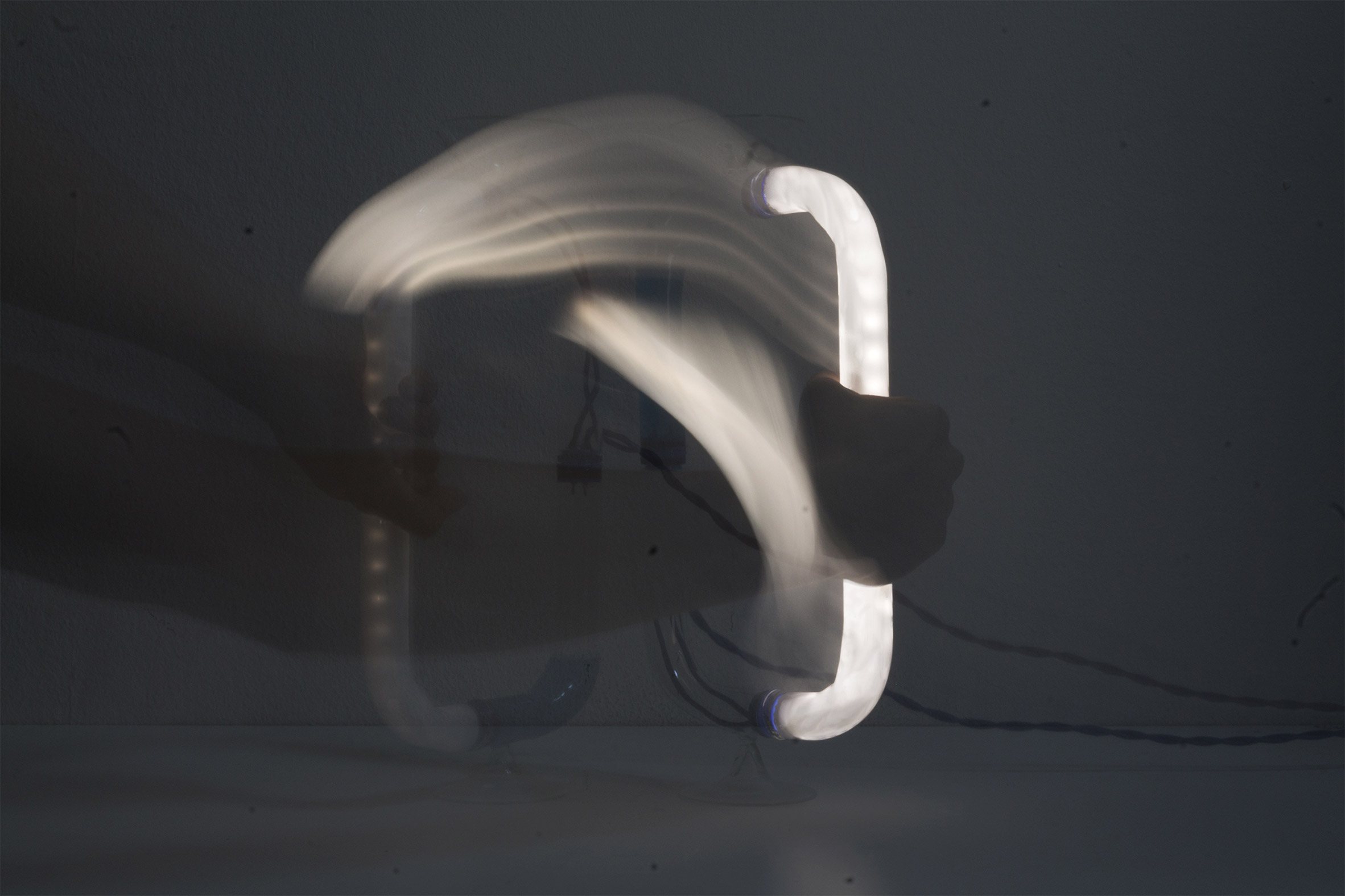 Desk lamp，Tubular，Liquid switch，electric conduction，