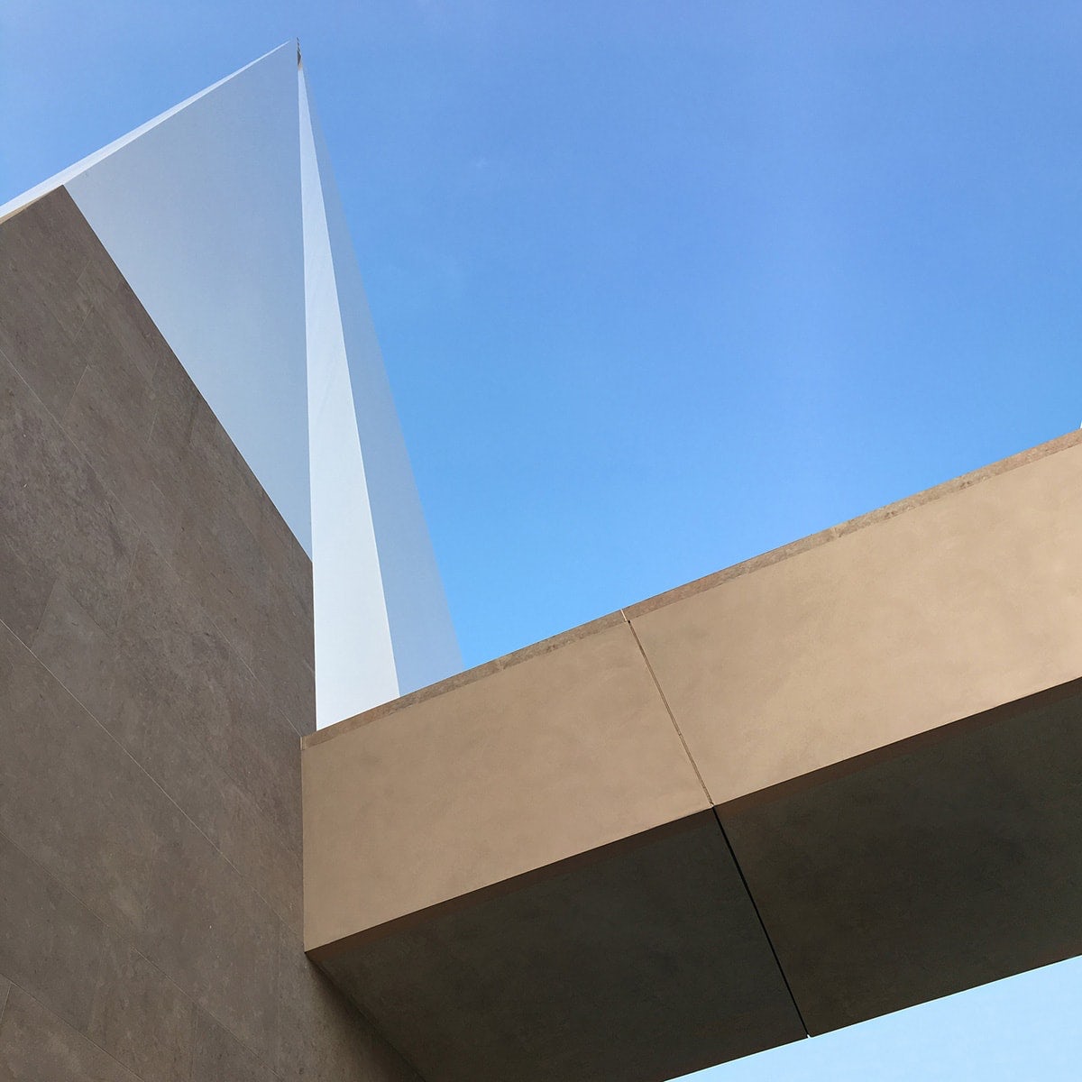 market，outskirts，steeple，Italy，