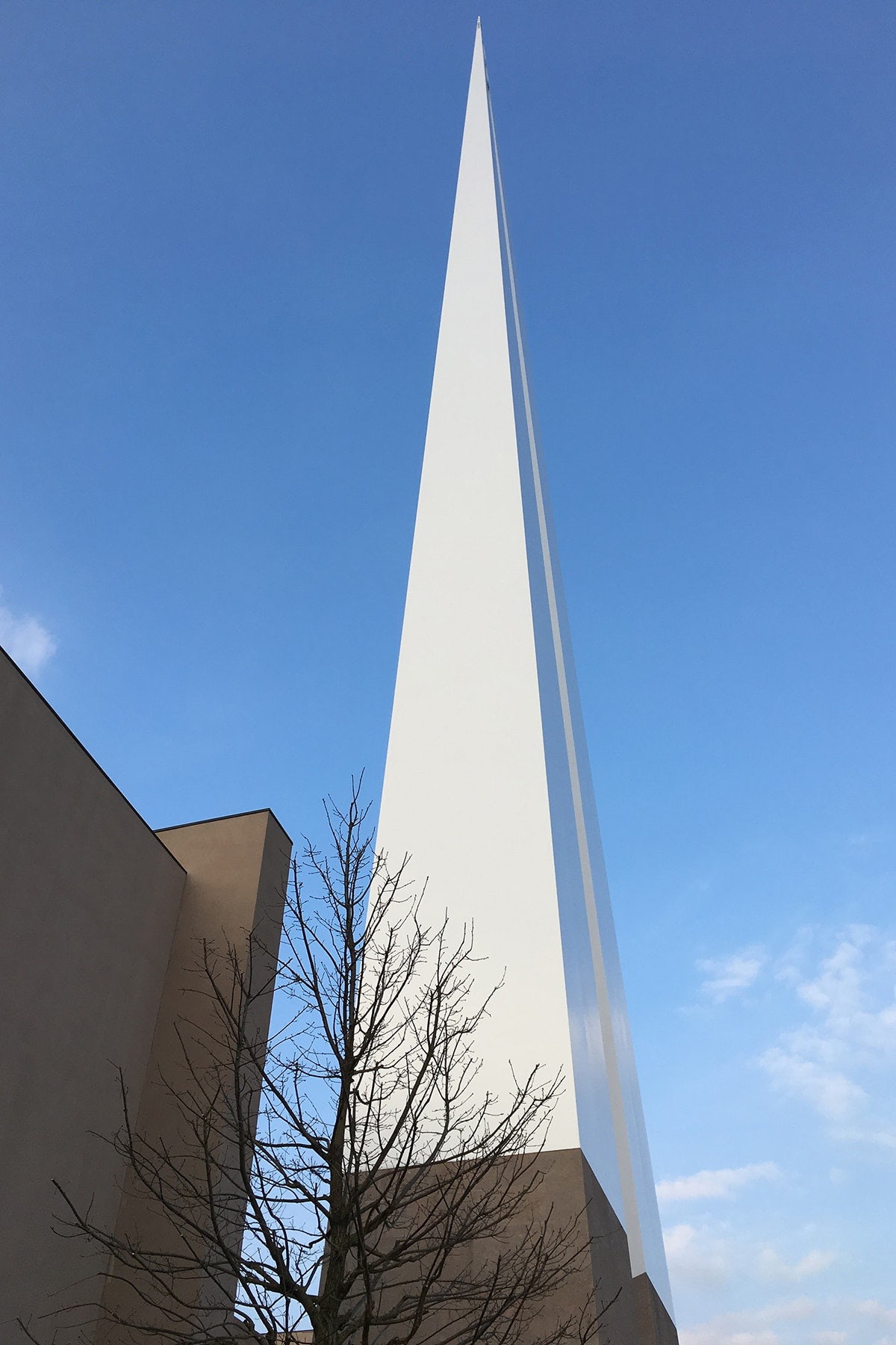 market，outskirts，steeple，Italy，