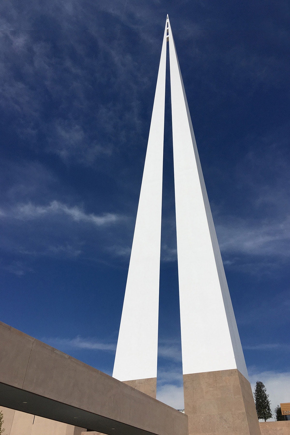 market，outskirts，steeple，Italy，
