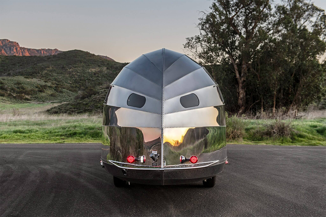 Touring car，luxury，travel，comfortable，