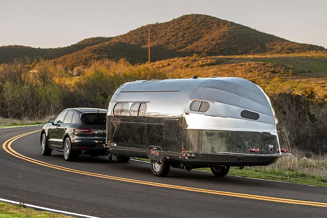 Touring car，luxury，travel，comfortable，