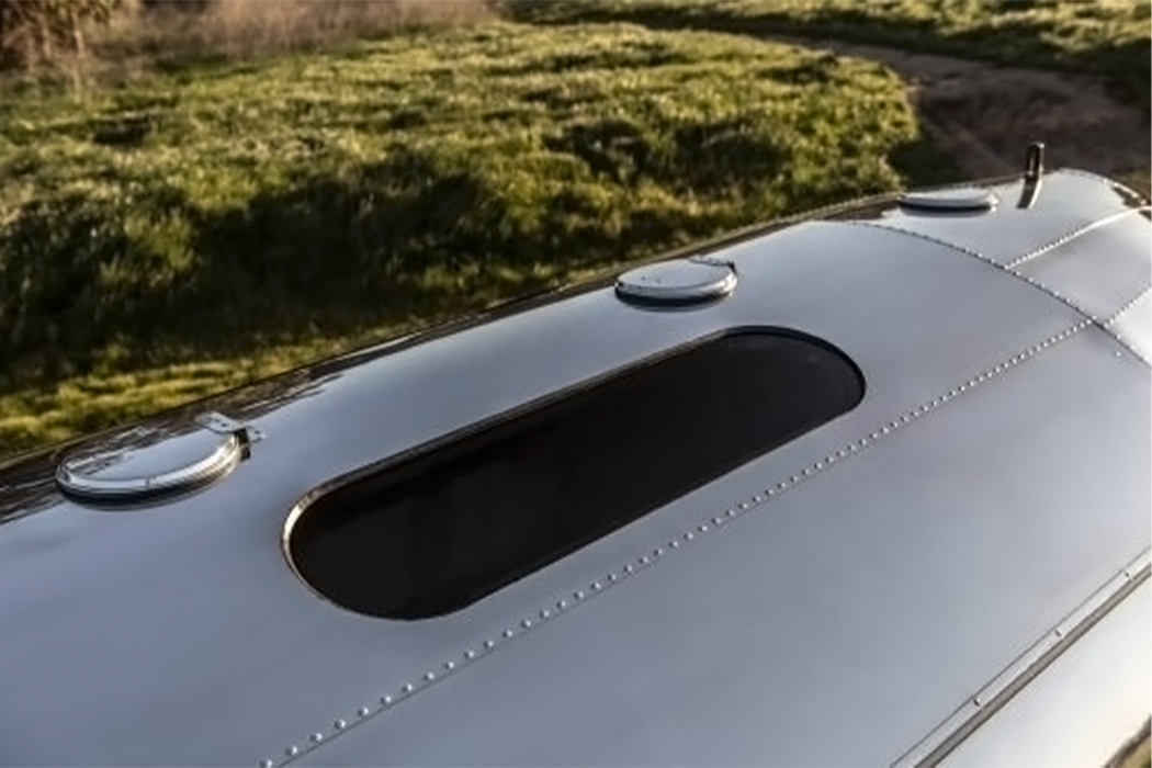 Touring car，luxury，travel，comfortable，