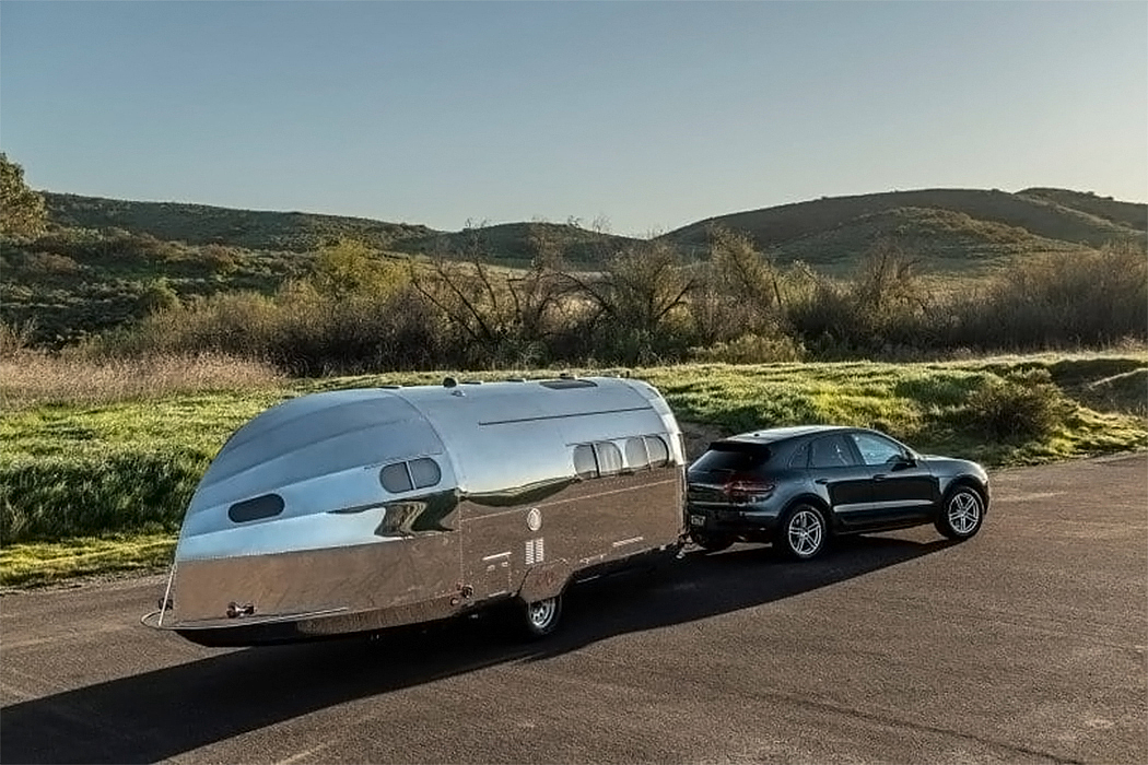 Touring car，luxury，travel，comfortable，