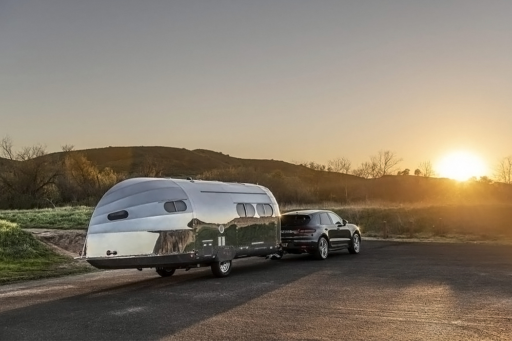 Touring car，luxury，travel，comfortable，