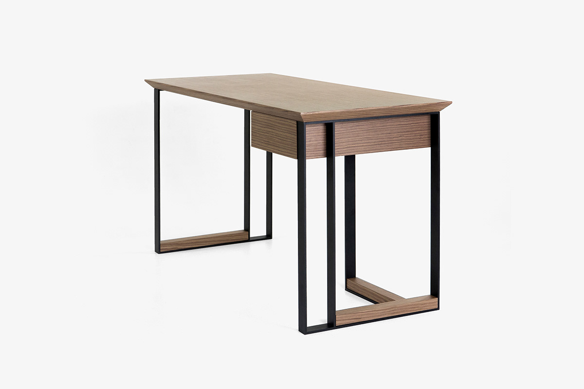 Table，Calligraphy，wooden ，to work in an office，