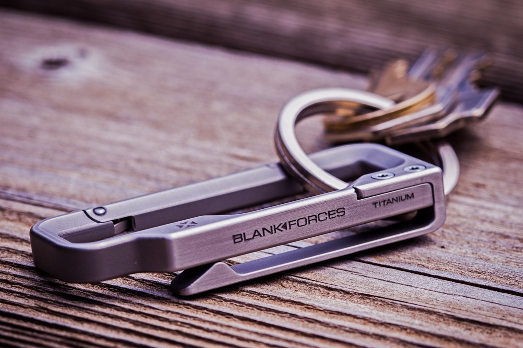 Mountaineering buckle，strong，Titanium metal，durable，