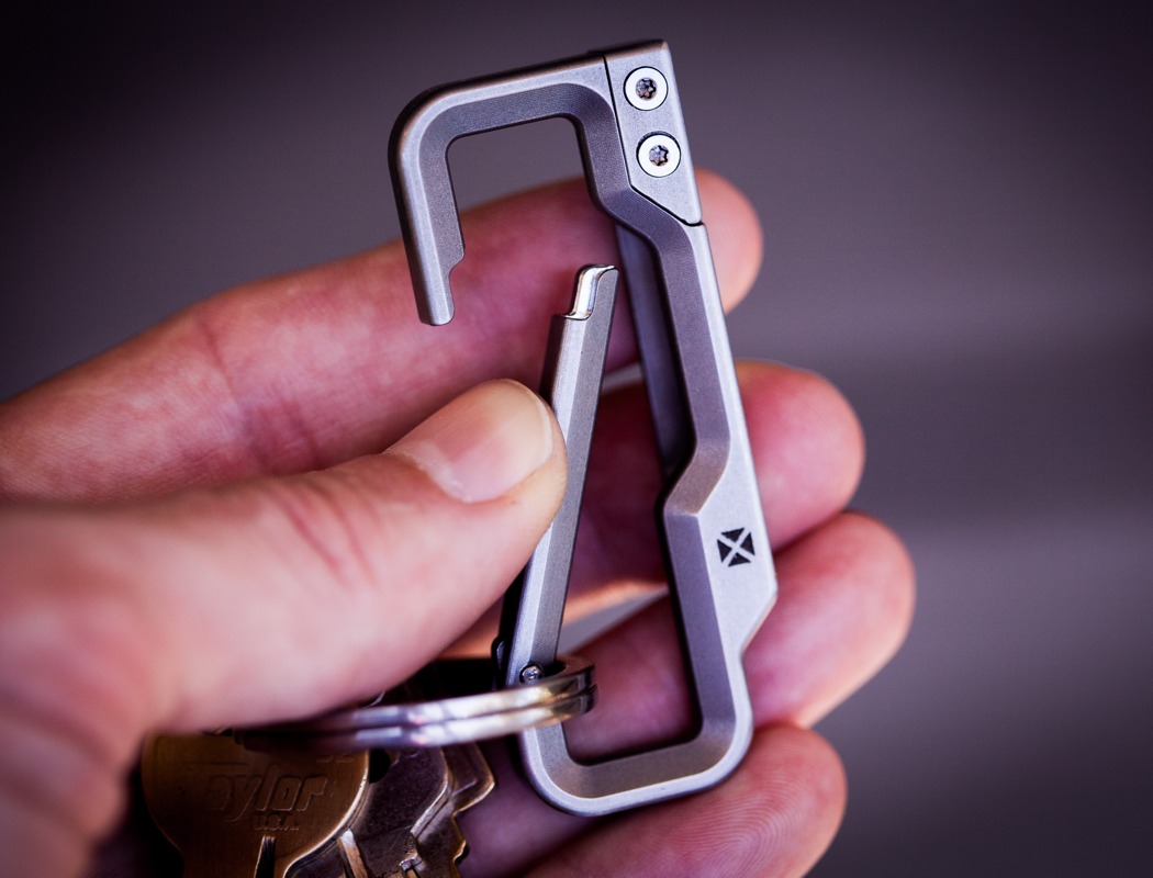 Mountaineering buckle，strong，Titanium metal，durable，