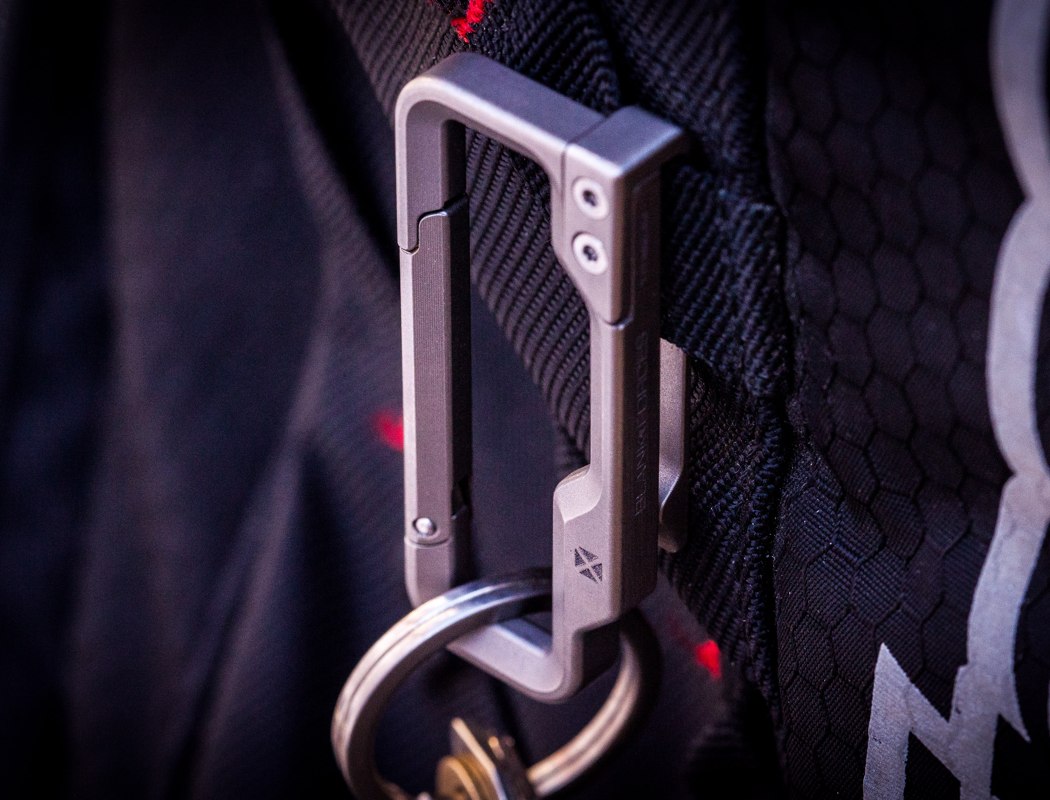 Mountaineering buckle，strong，Titanium metal，durable，