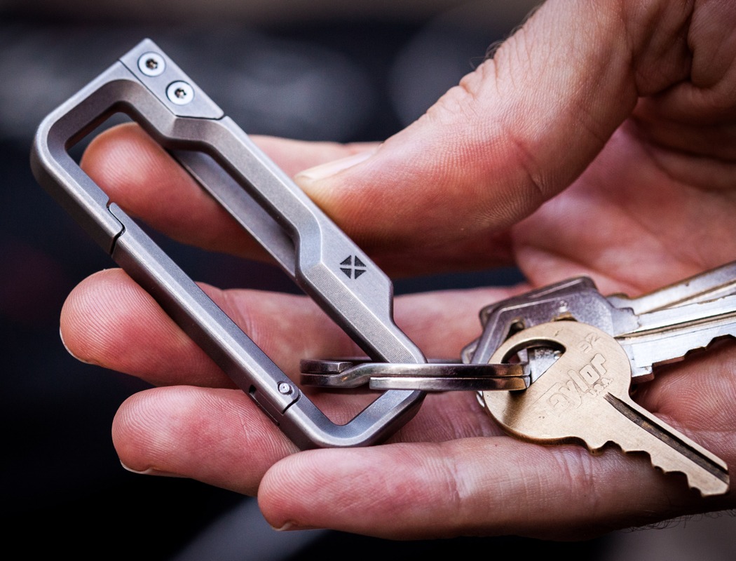 Mountaineering buckle，strong，Titanium metal，durable，